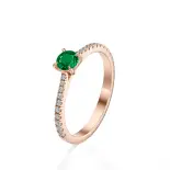 Pierścionek ze szmaragdem i diamentami różowe złoto AJPZ_104 Pierścionek ze szmaragdem i diamentami różowe złoto AJPZ_104